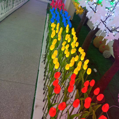 Новогодний декор разноцветные тюльпаны