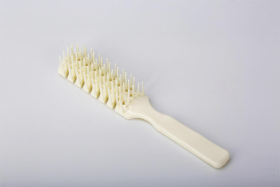 Расческа каждая упакована в пакетик